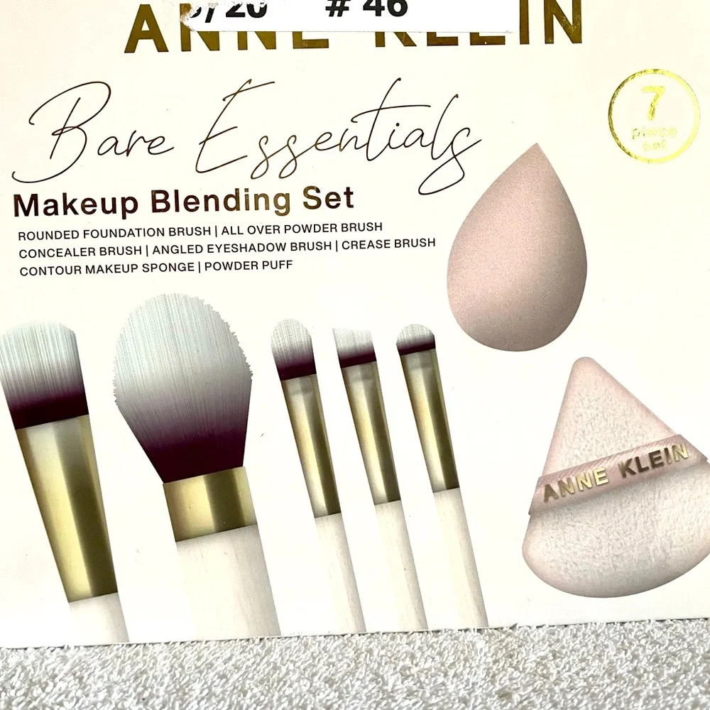 🎅🏻 SALE Anne Klein NEW 7pc  Makeup Brush and Sponge Set for eyes cheeks and face